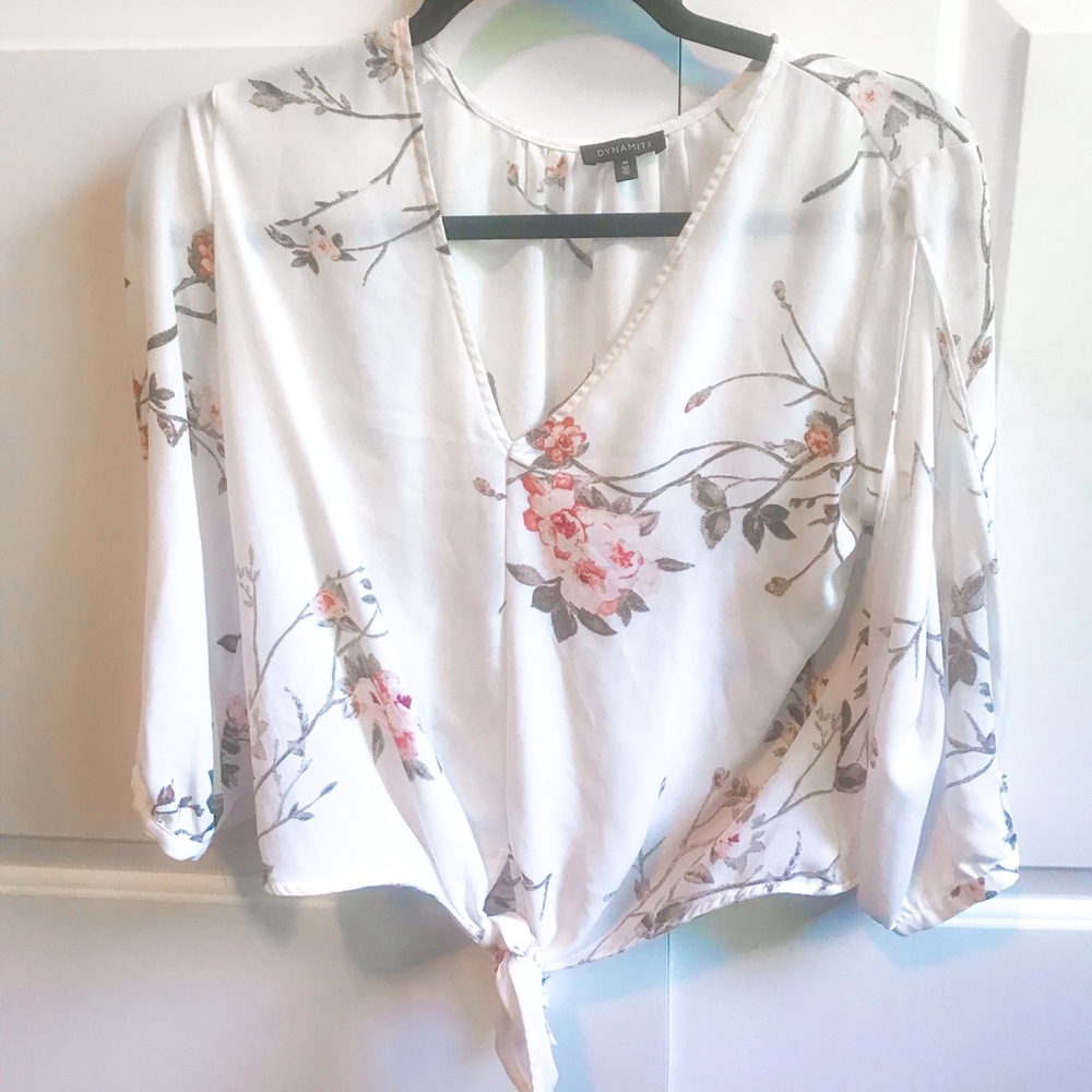 Dynamite cute floral blouse